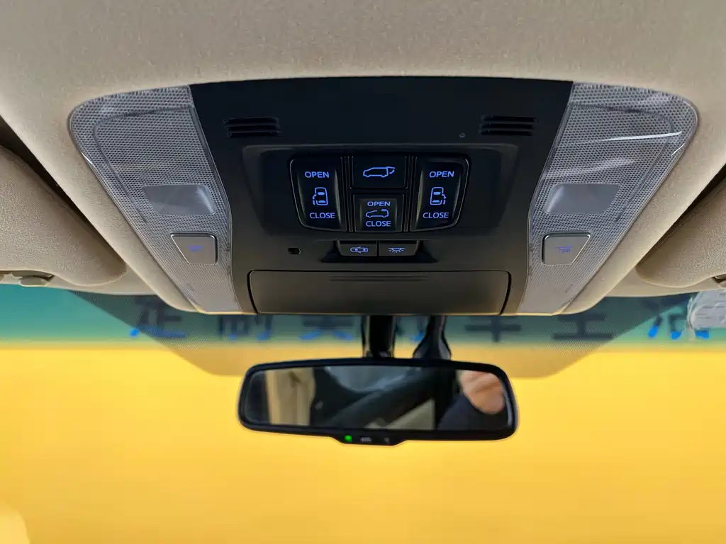Toyota Alphard 2017 — фото 27