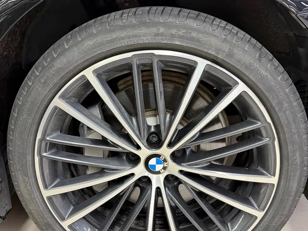 BMW 5 Series 2021 — фото 23