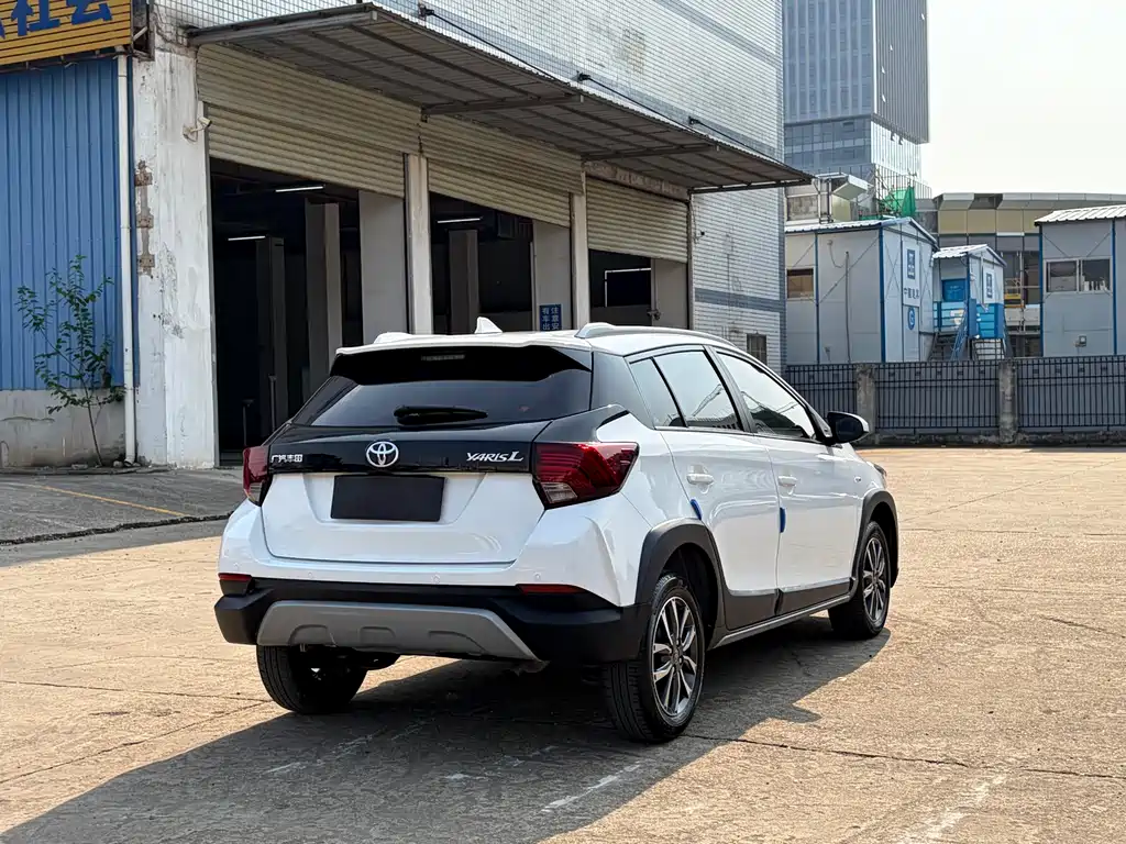 Toyota Yaris L 2022