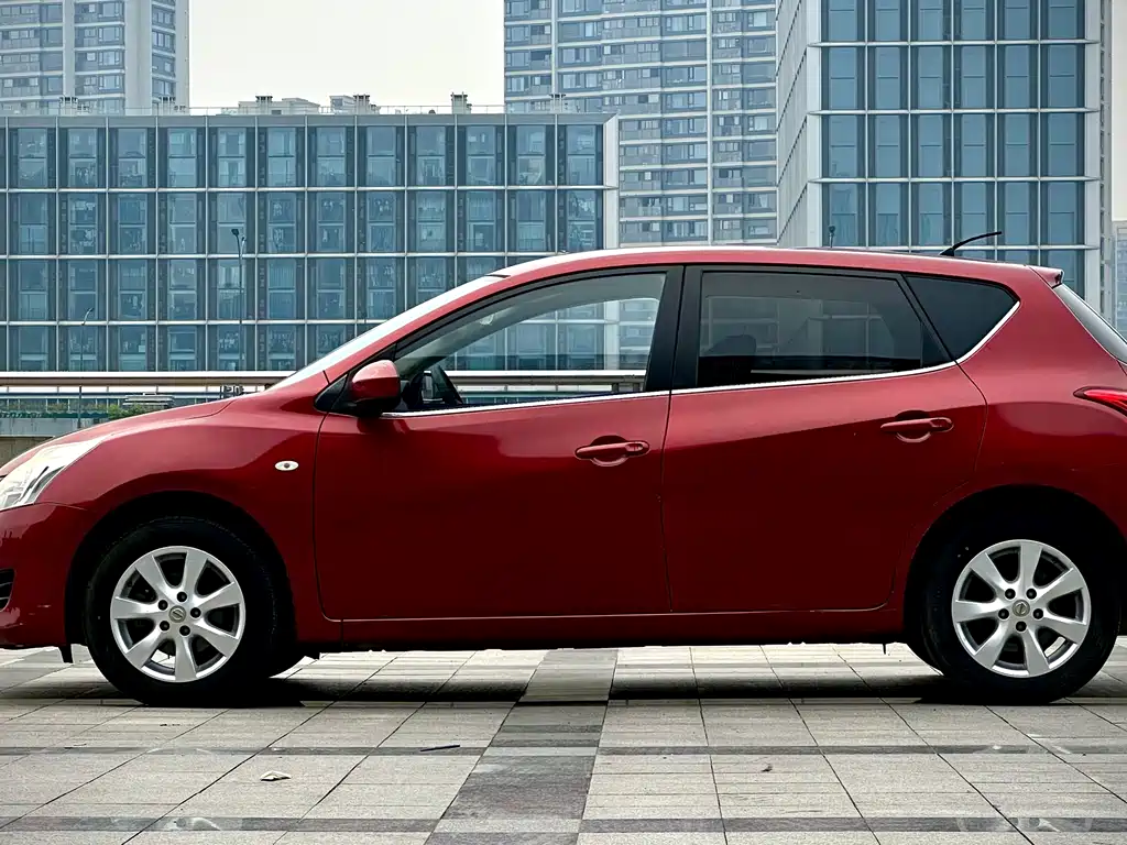 Nissan Tiida 2014