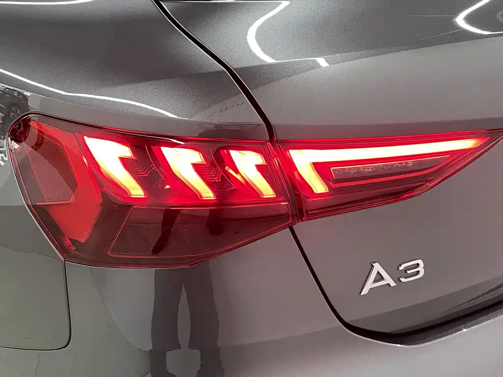 Audi A3 2023 — фото 10