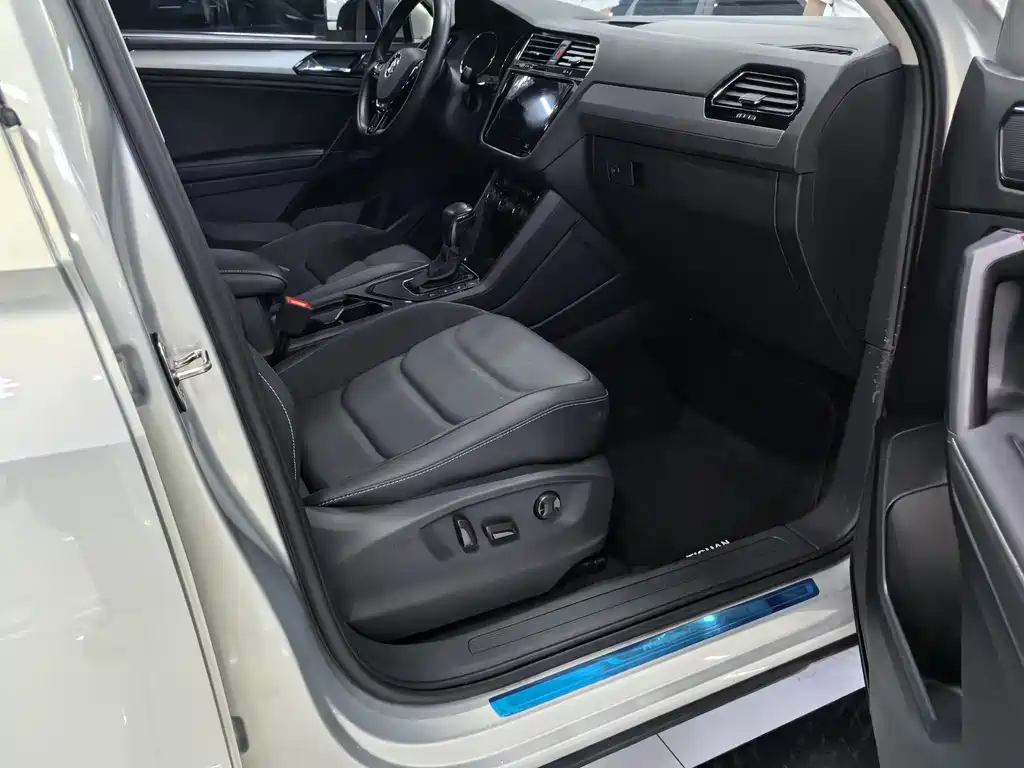 Volkswagen Tiguan L 2020 — фото 13