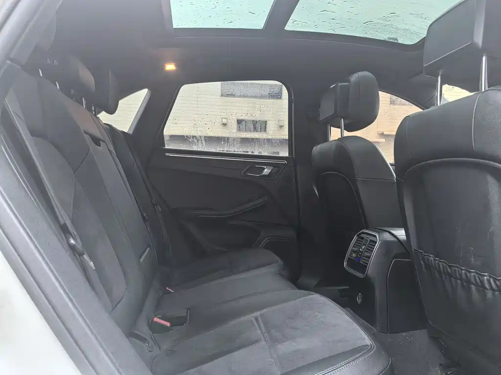 Porsche Macan 2019 — фото 10