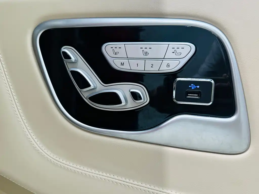 Mercedes-Benz V-Class 2016 — фото 18