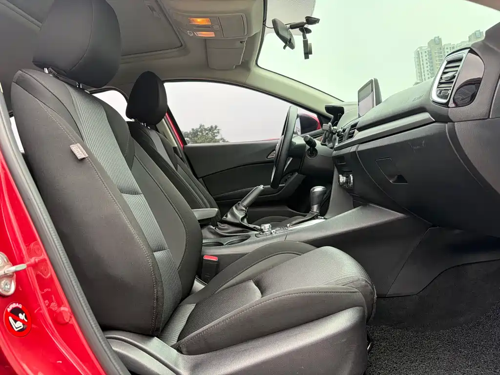 Mazda 3 Axela 2016 — фото 12