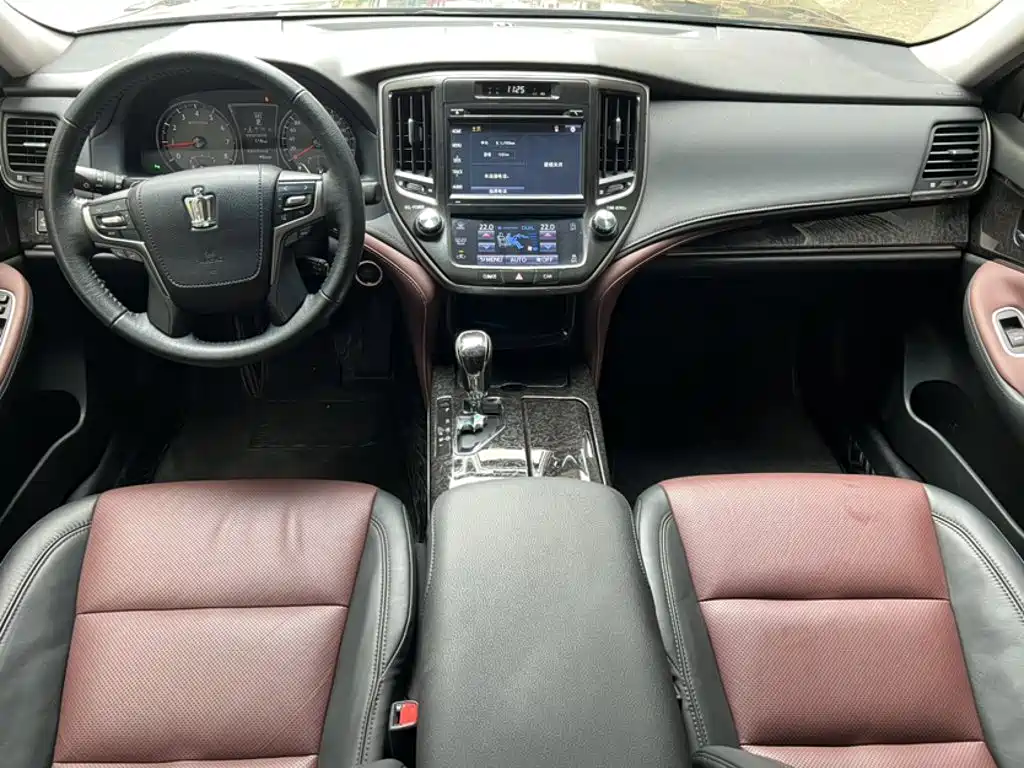 Toyota Crown 2020 — фото 10
