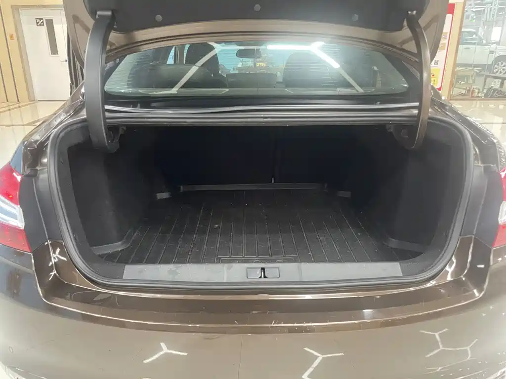 Peugeot 408 2015 — фото 13