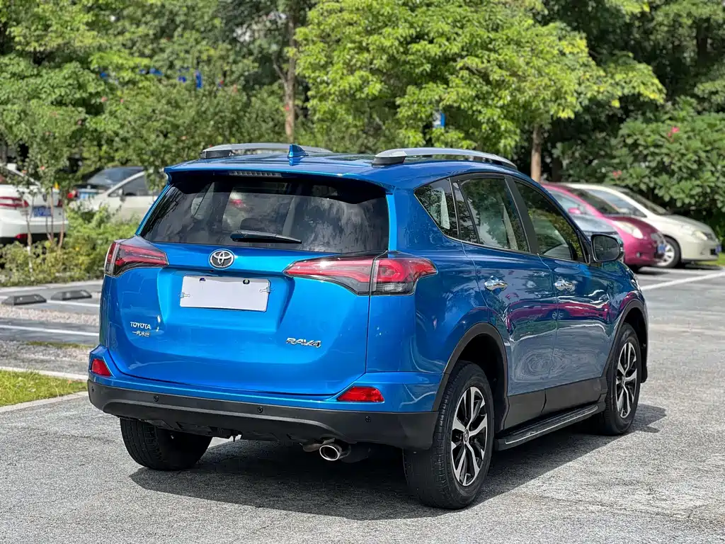 Toyota RAV4 2017 — фото 6