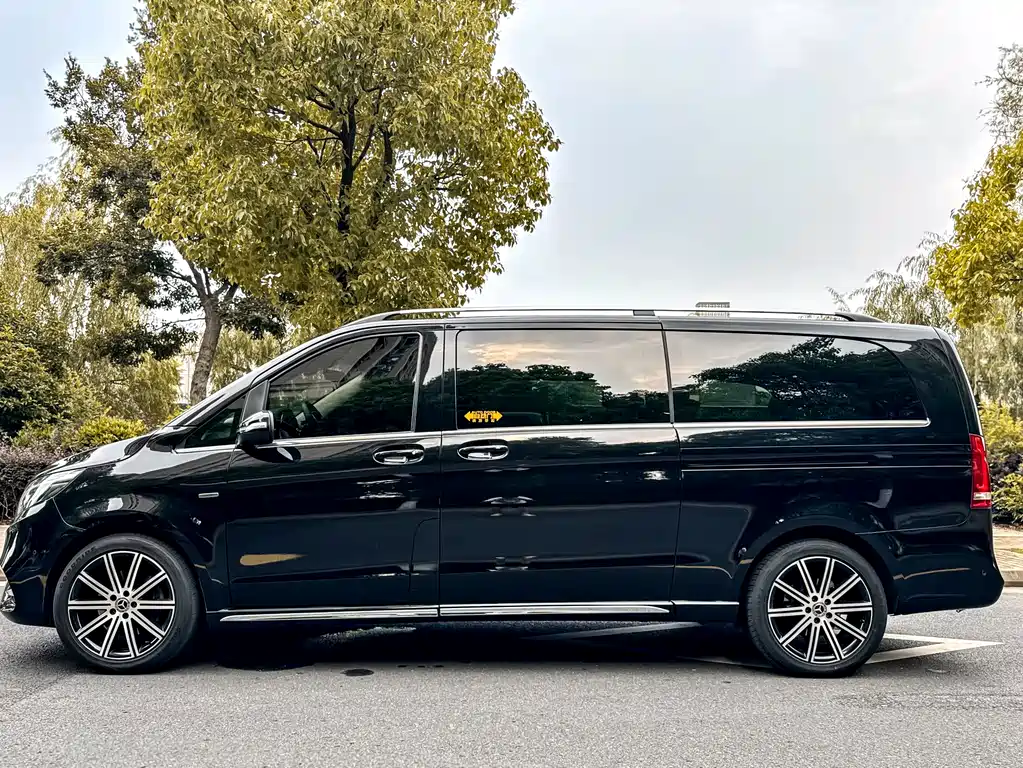 Mercedes-Benz V-Class 2022 — фото 28