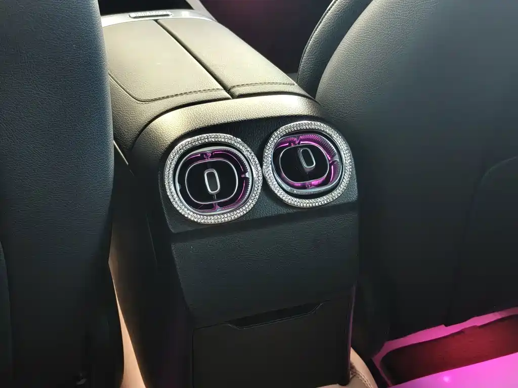 Mercedes-Benz C-Class 2024 — фото 14