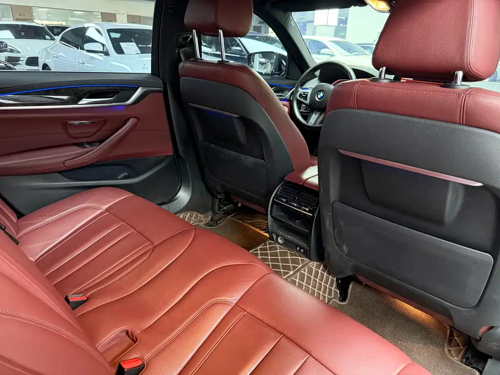 BMW 5 Series 2020 — фото 15