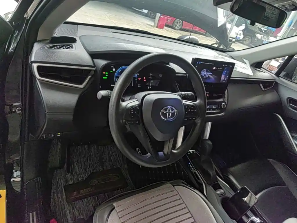 Toyota Corolla Cross 2024 — фото 10