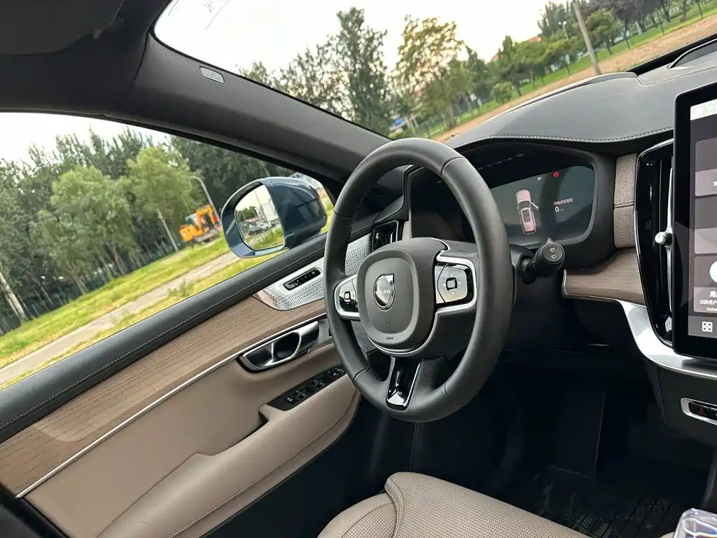 Volvo XC90 Plug-In Hybrid 2026 — фото 20