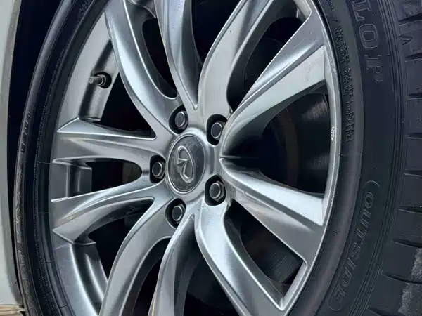 Infiniti Q70 2016