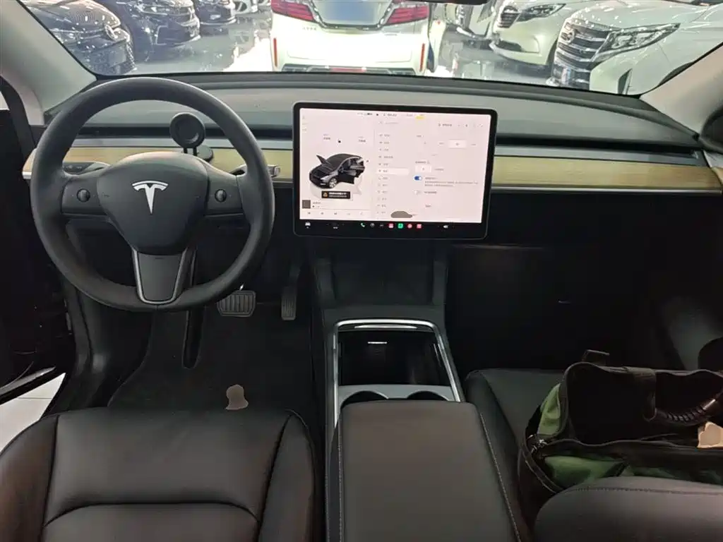 Tesla Model Y 2023 — фото 10