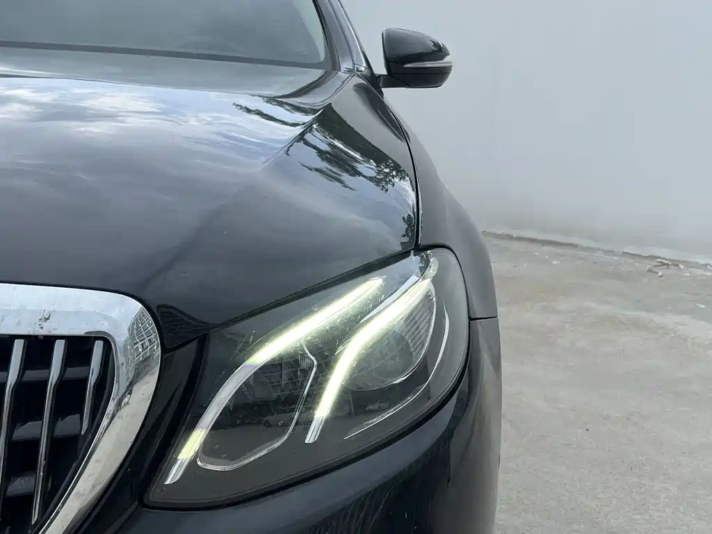 Mercedes-Benz E-Class 2018 — фото 14