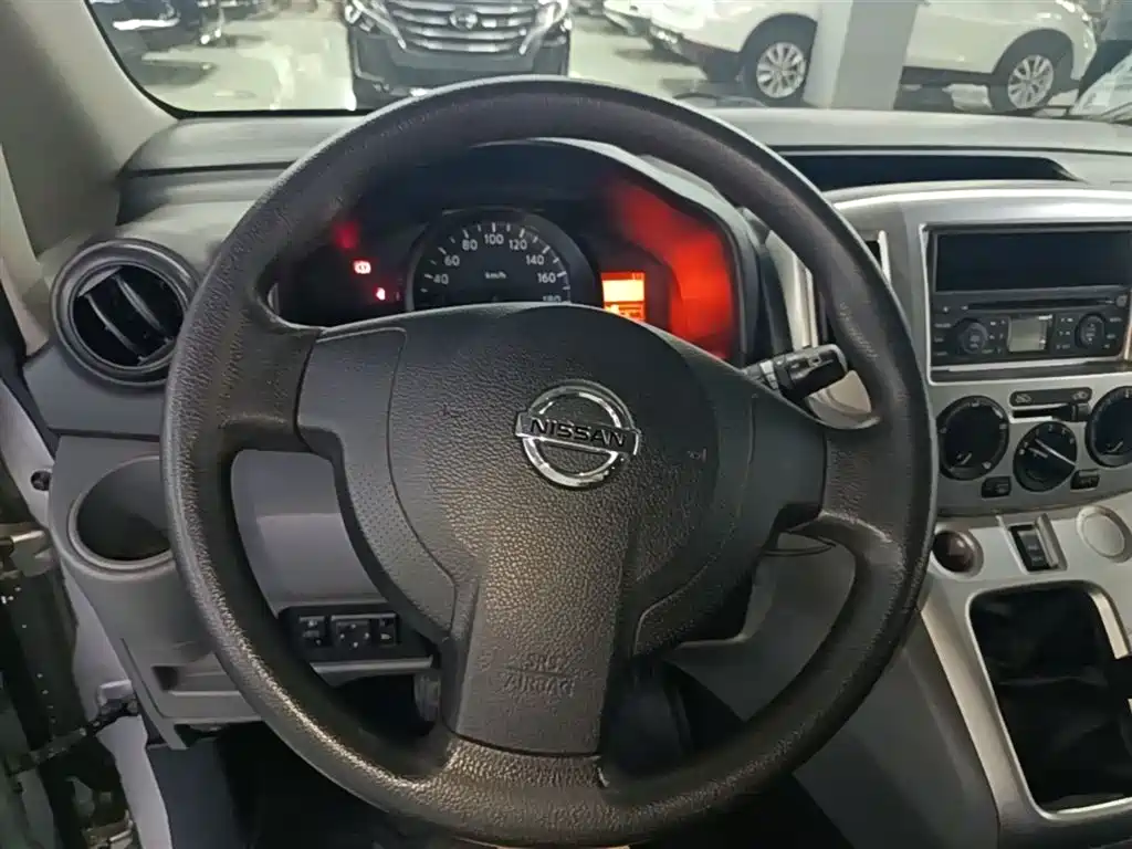 Nissan NV200 2014 — фото 11