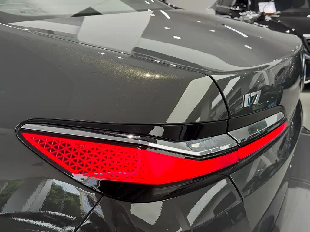 BMW i7 2024