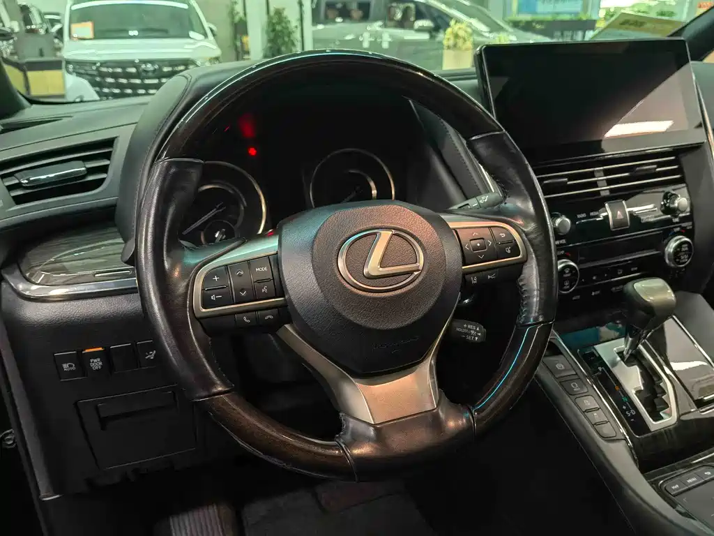 Lexus LM 2022 — фото 16