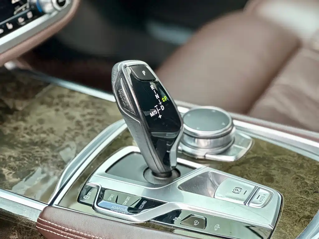 BMW 7 Series 2017 — фото 14