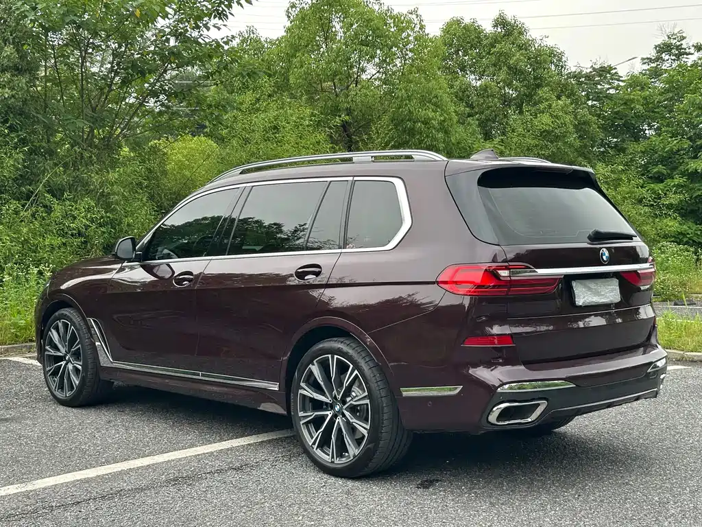 BMW X7 2021 — фото 24