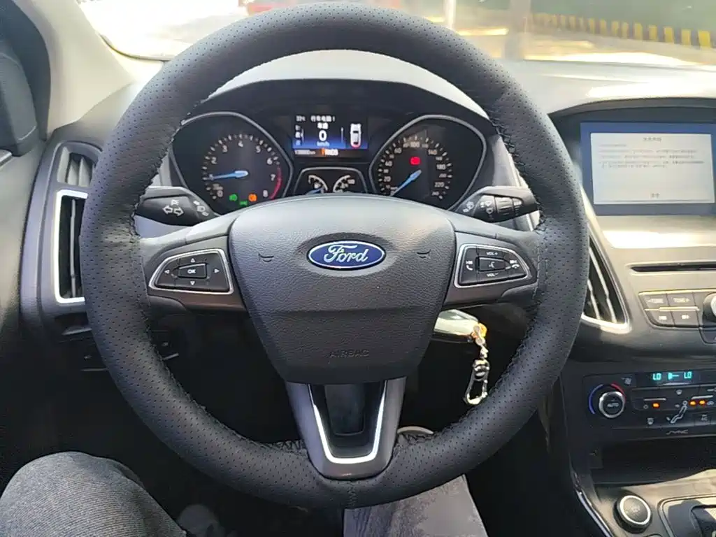 Ford Focus 2017 — фото 11
