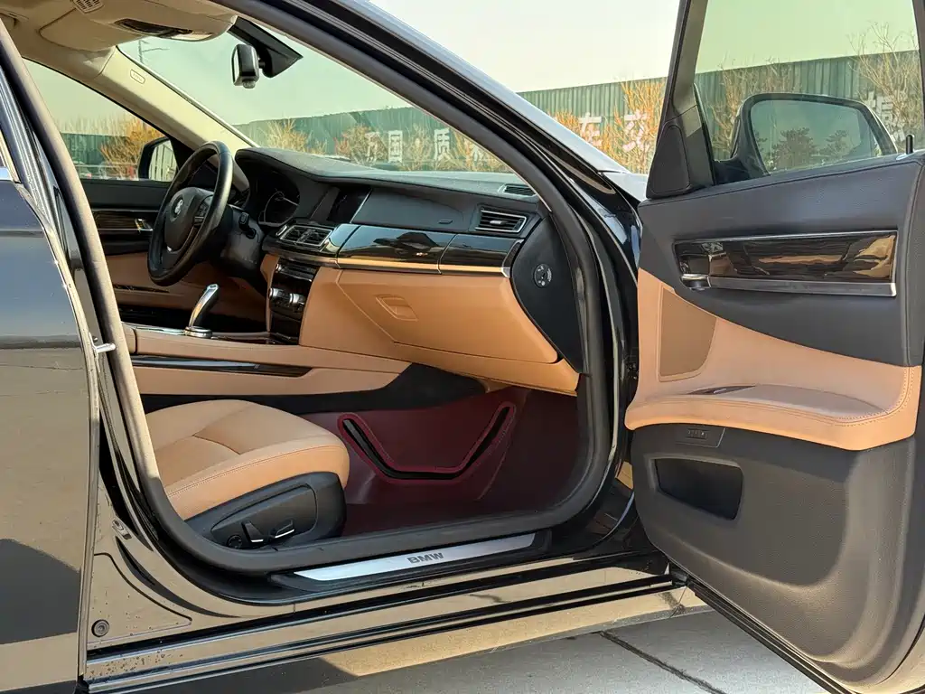 BMW 7 Series 2015 — фото 42
