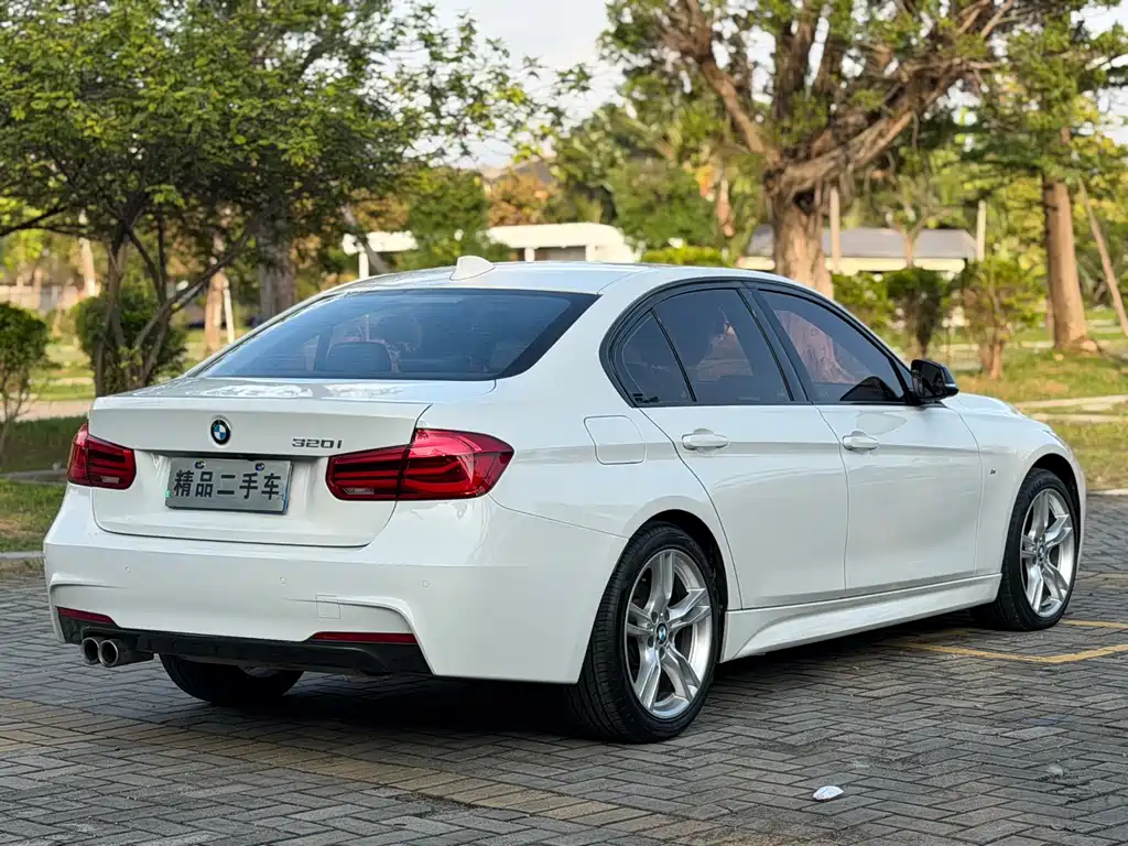 BMW 3 Series 2019 — фото 10