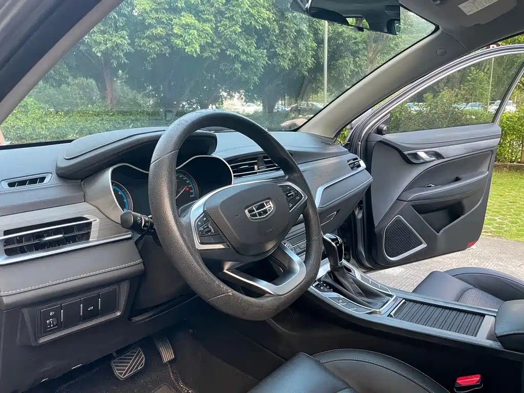 Geely Emgrand 2022 — фото 16