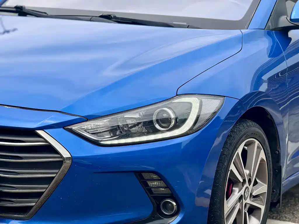 Hyundai Elantra 2018 — фото 4