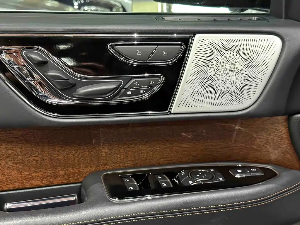 Lincoln Navigator 2023 — фото 13