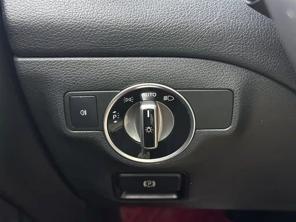 Mercedes-Benz GLA 2015 — фото 12