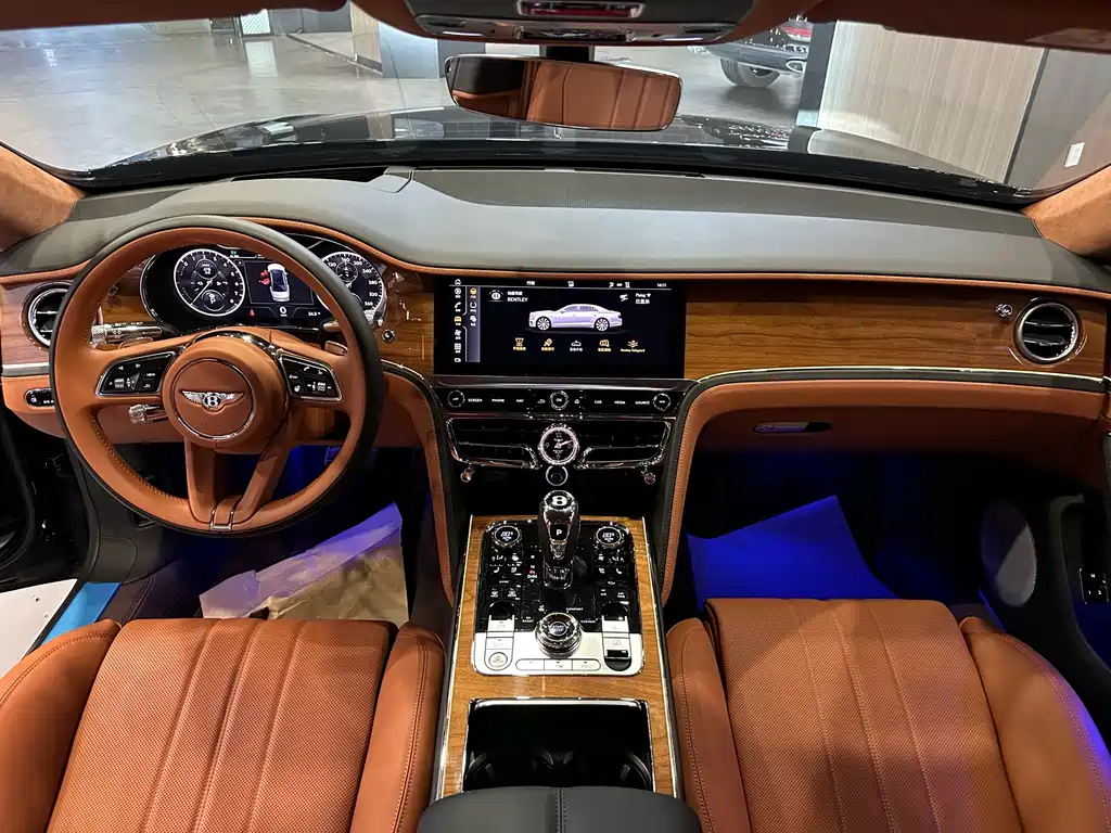 Bentley Flying Spur PHEV 2024 — фото 10