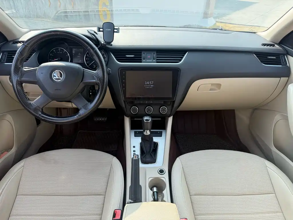Skoda Octavia 2015 — фото 8