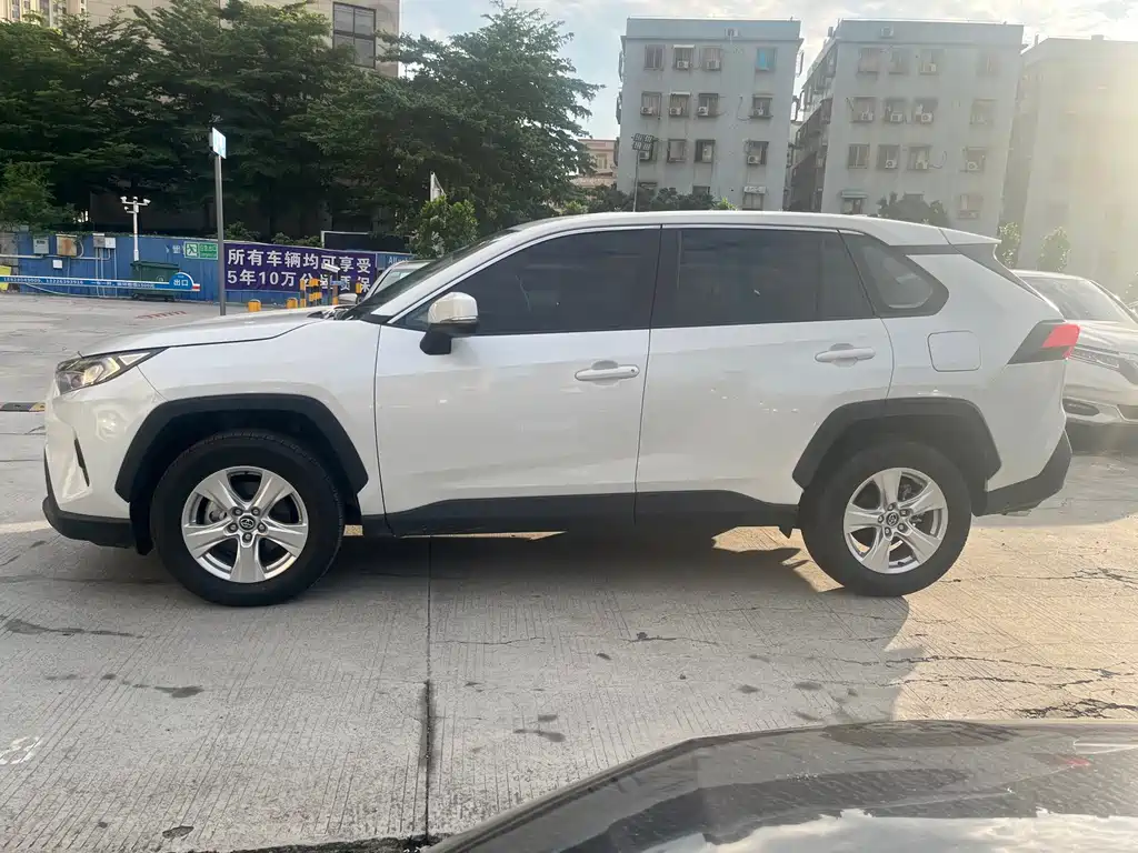 Toyota RAV4 2025