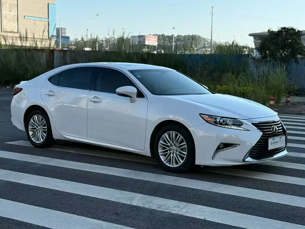 Lexus ES 2018 — фото 3