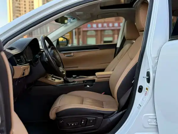 Lexus ES 2018
