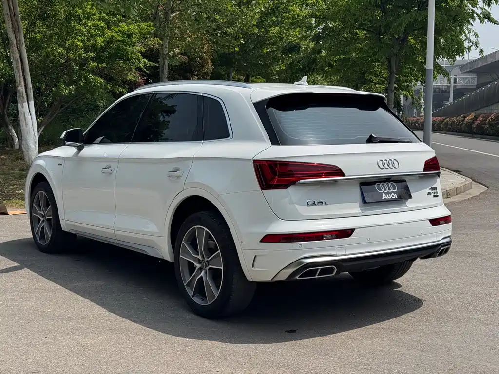 Audi Q5L 2022 — фото 10