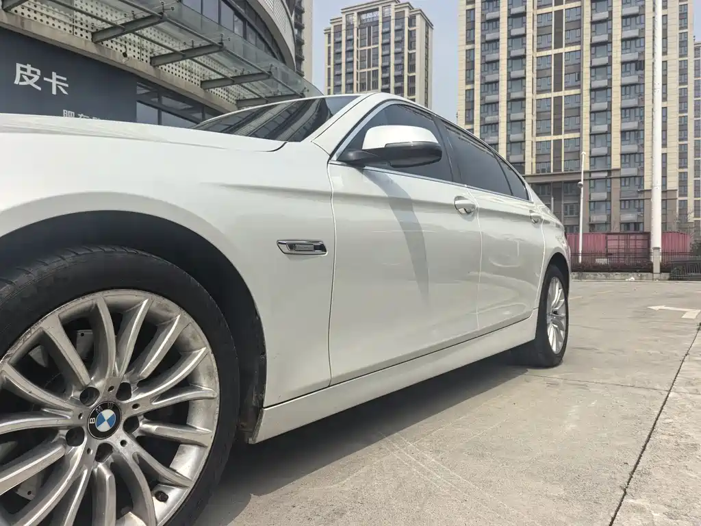 BMW 5 Series 2016 — фото 7