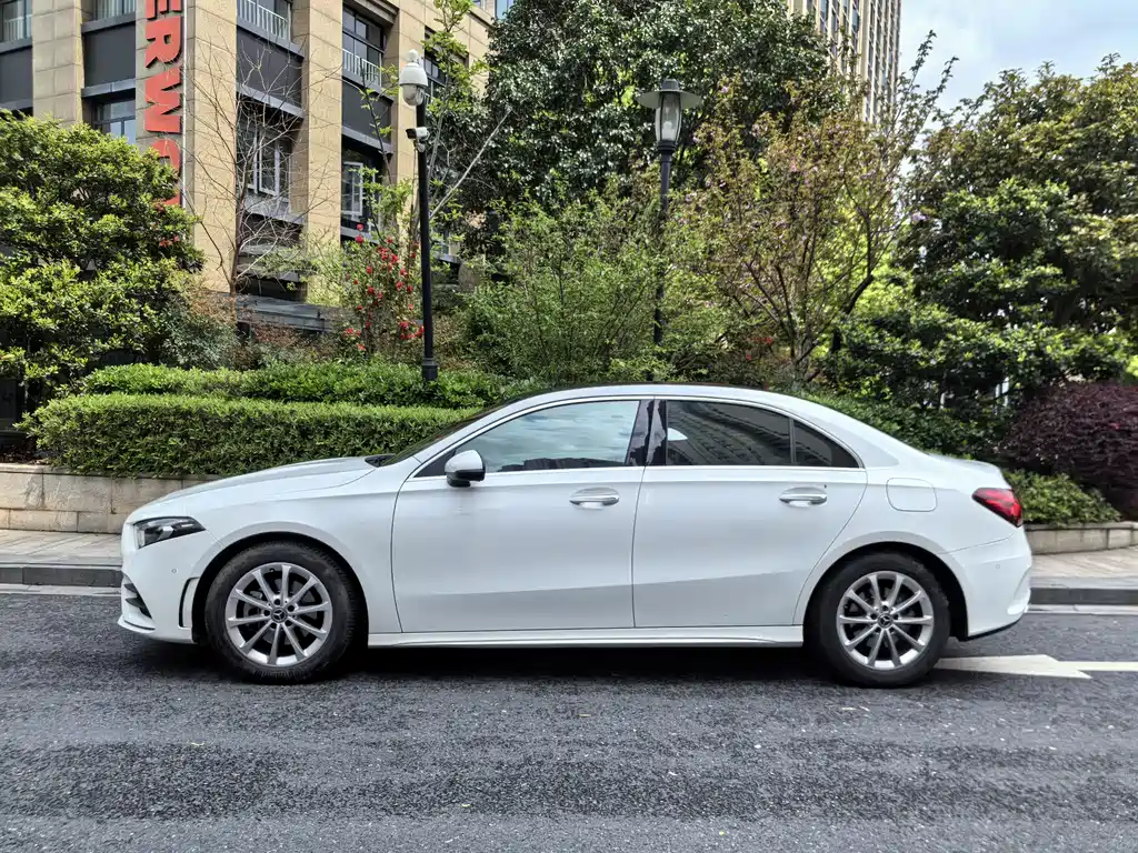 Mercedes-Benz A-Class 2021 — фото 3