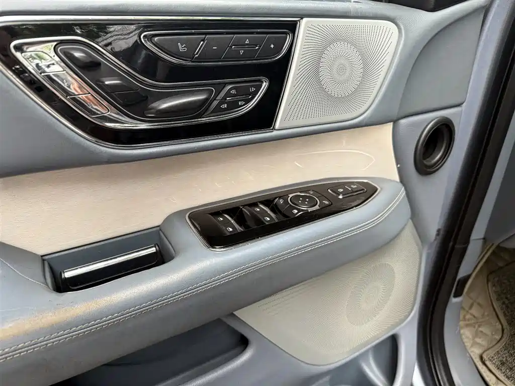 Lincoln Navigator 2019 — фото 8