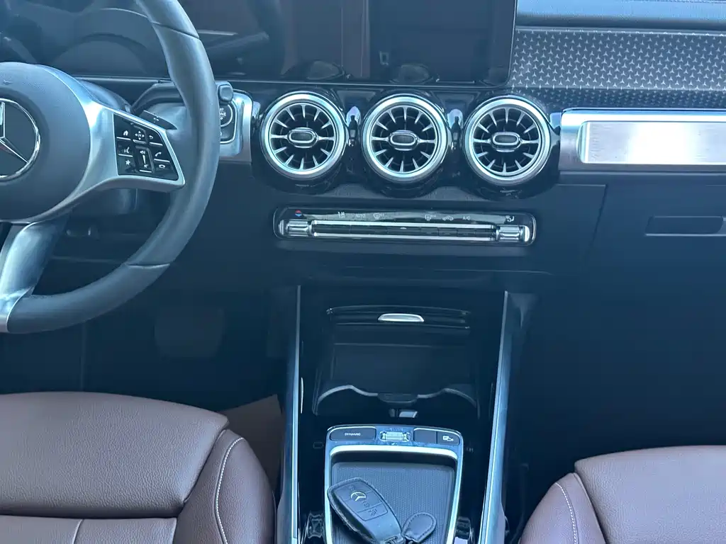 Mercedes-Benz GLB 2025 — фото 16