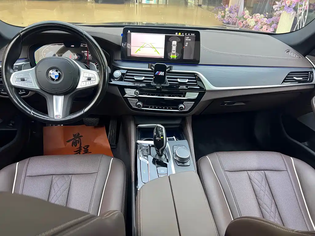 BMW 5 Series 2022 — фото 9