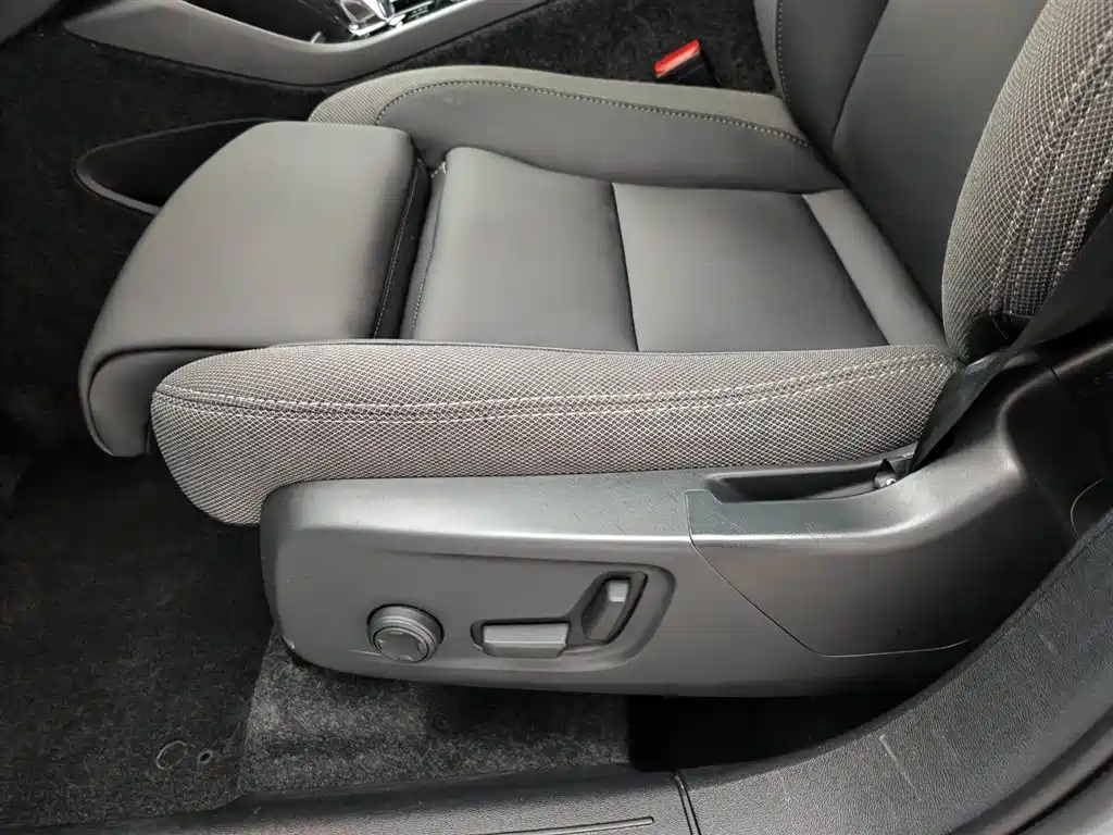 Volvo XC40 2023 — фото 20