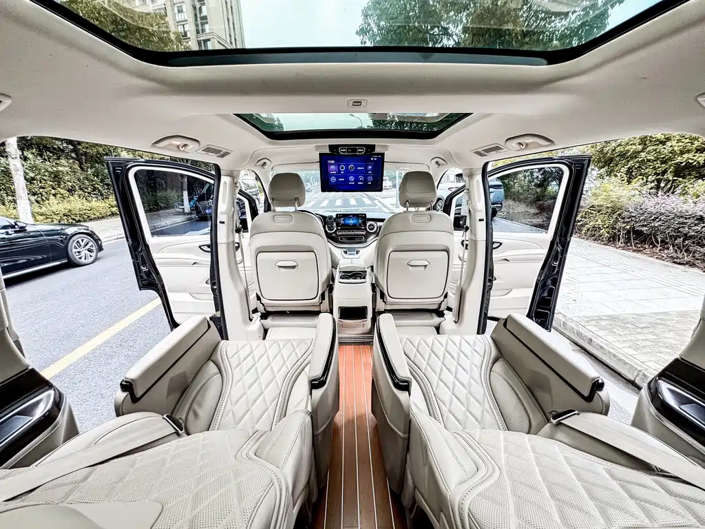 Mercedes-Benz V-Class 2021 — фото 14
