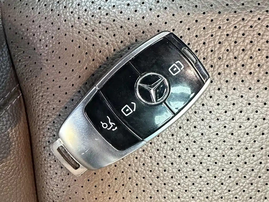 Mercedes-Benz E-Class 2022 — фото 17