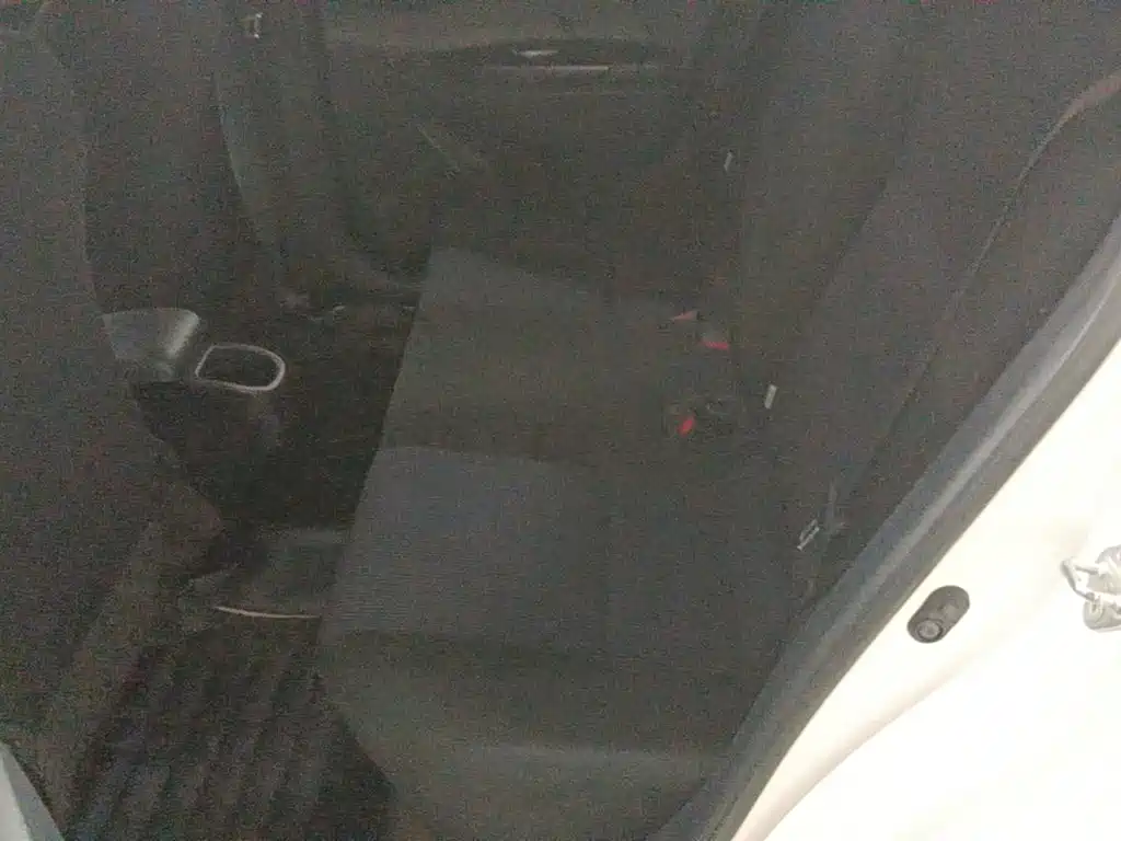 Toyota Yaris L 2018 — фото 17