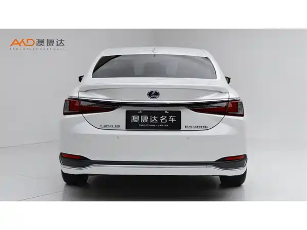 Lexus ES 2022