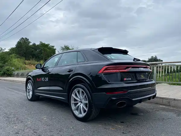 Audi RS Q8 2025