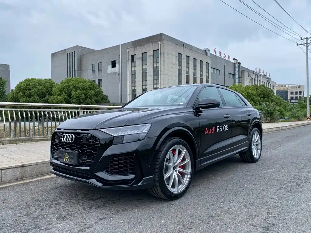 Audi RS Q8 2025 — фото 1
